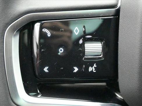 Used 2023 Land Rover Range Rover Evoque R-Dynamic SE image 11