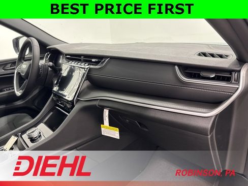 New 2025 Jeep Grand Cherokee Laredo image 15