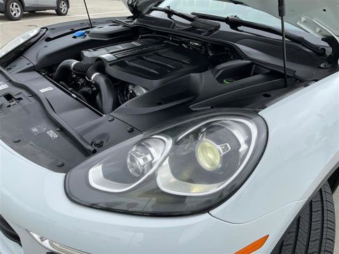 Used 2015 Porsche Cayenne S image 41