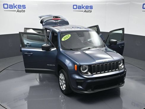Used 2023 Jeep Renegade Latitude AWD/4WD image 55