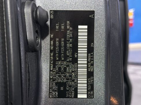 Used 2025 Toyota Sienna XLE w/ XLE Plus Package FWD image 32