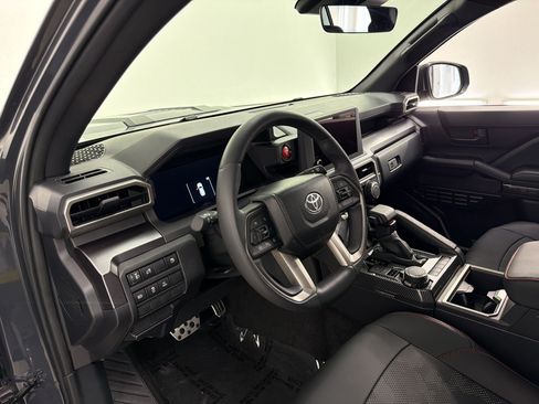 Used 2025 Toyota 4Runner TRD Sport AWD/4WD image 4