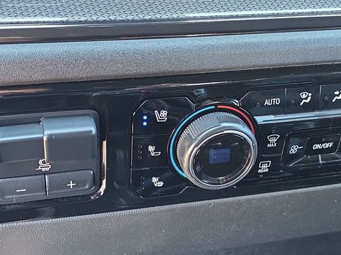 Certified 2022 Chevrolet Silverado 1500 ZR2 w/ Technology Package image 36