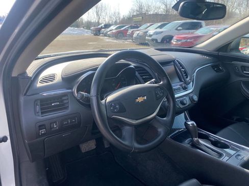 Used 2016 Chevrolet Impala LT w/ Convenience Package image 9