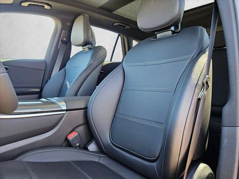 Used 2026 Mercedes-Benz GLC 300 image 4