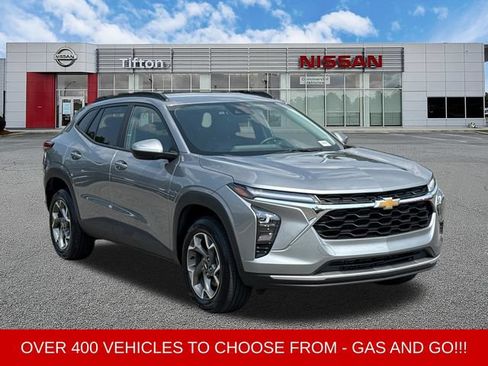 Used 2025 Chevrolet Trax LT w/ LT Convenience Package FWD image 1
