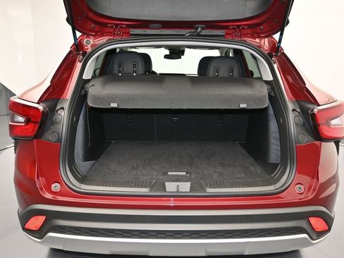 Certified 2025 Chevrolet Trax LT w/ LT Convenience Package image 24