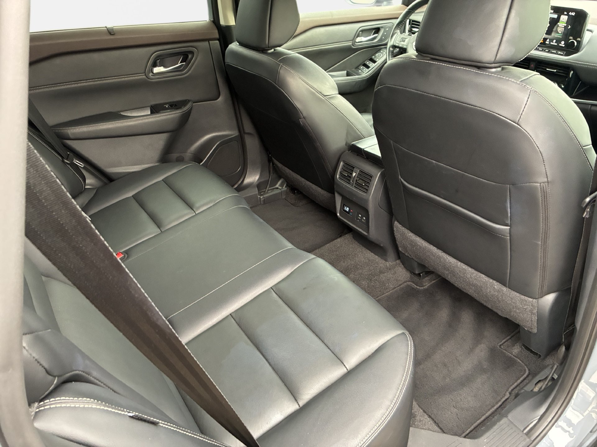 Used 2023 Nissan Rogue SL w/ SL Premium Package FWD image 11