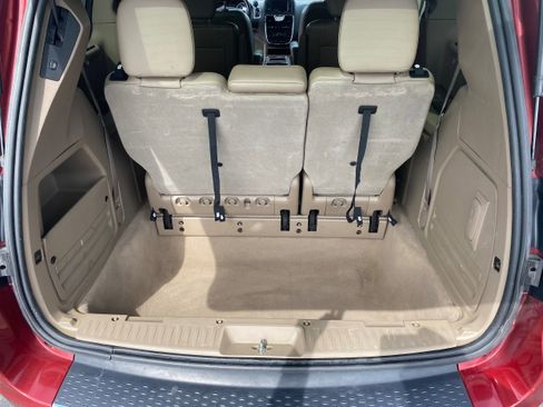 Used 2013 Chrysler Town & Country Touring-L w/ Driver Convenience Group FWD image 20