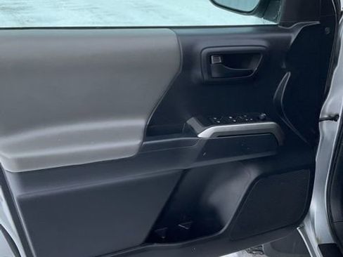 Used 2019 Toyota Tacoma SR5 image 9