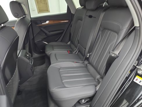 Used 2022 Audi Q5 2.0T Premium w/ Convenience Package image 14