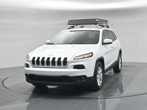 Used 2017 Jeep Cherokee Latitude FWD image 57