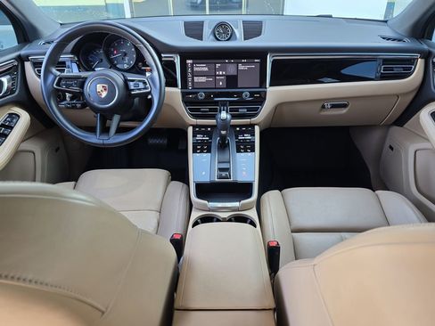 Used 2024 Porsche Macan image 16