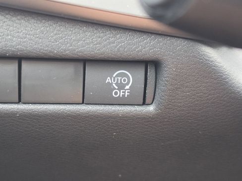 Used 2025 Nissan Kicks SV image 14