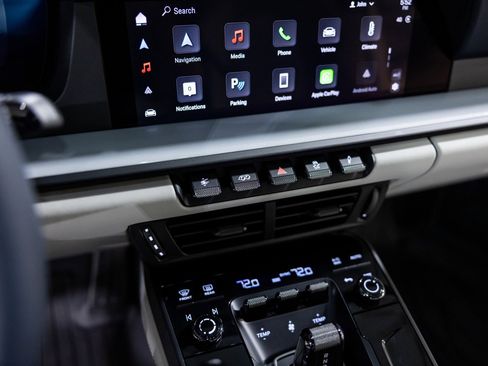 Used 2025 Porsche 911 Carrera 4 GTS image 44