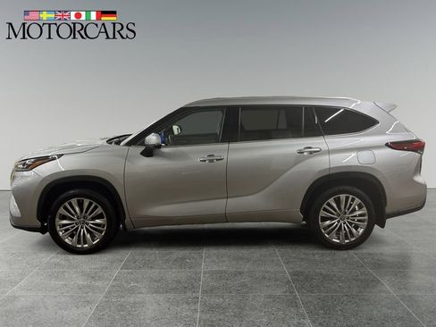 Used 2023 Toyota Highlander Platinum image 6