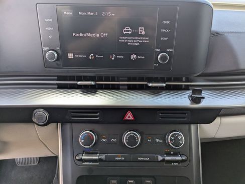 Certified 2024 Kia Carnival LX image 19