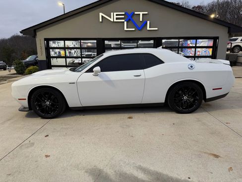 Used 2019 Dodge Challenger R/T w/ Plus Package image 6