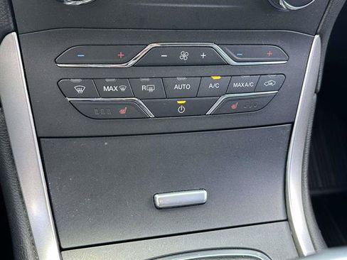 Used 2018 Ford Edge SEL w/ Equipment Group 201A AWD/4WD image 20