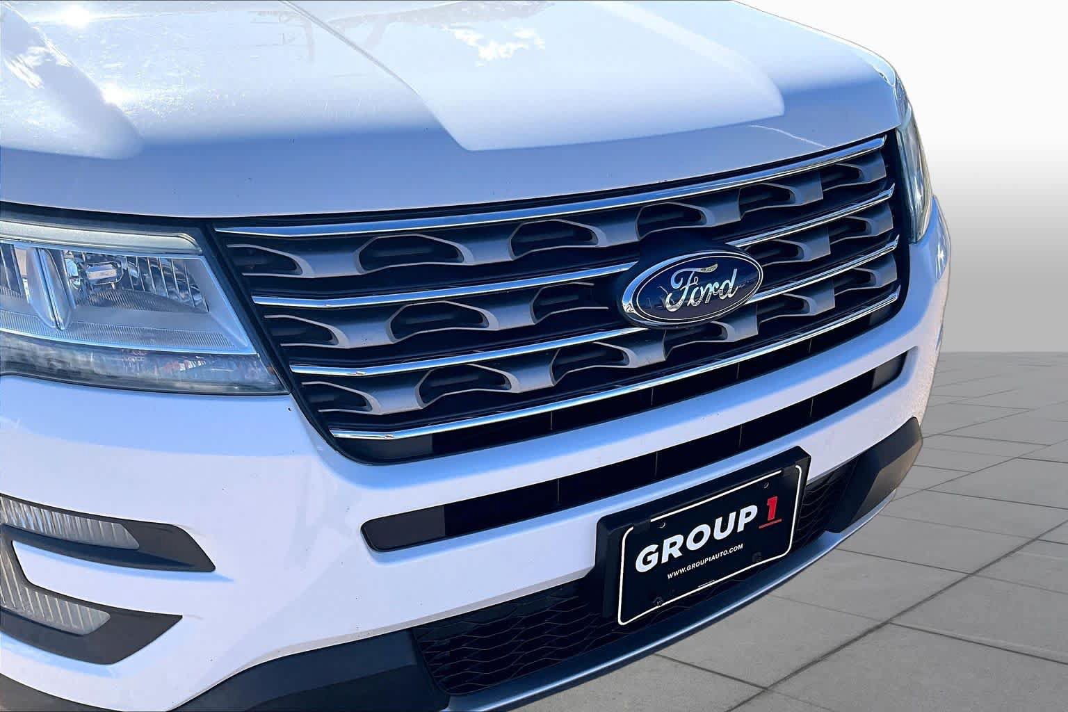 Used 2017 Ford Explorer XLT FWD image 37