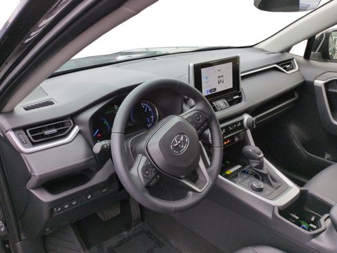 Used 2025 Toyota RAV4 XLE Premium w/ Weather Package AWD/4WD image 15