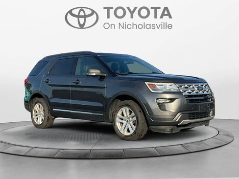 Used 2019 Ford Explorer XLT w/ Equipment Group 202A AWD/4WD image 7