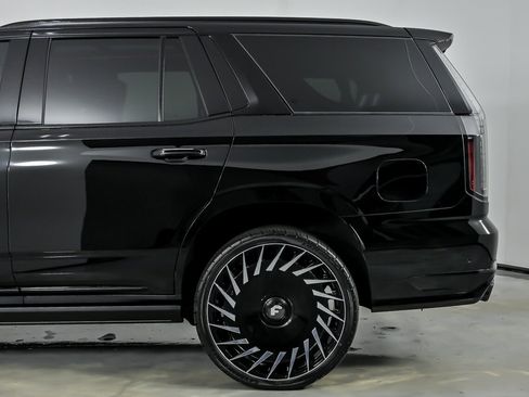 Used 2025 Cadillac Escalade V w/ LPO, ONYX Package image 9