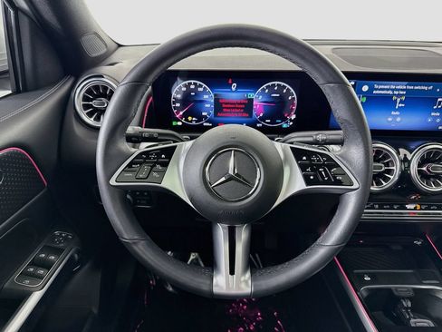 Used 2025 Mercedes-Benz GLB 250 image 11