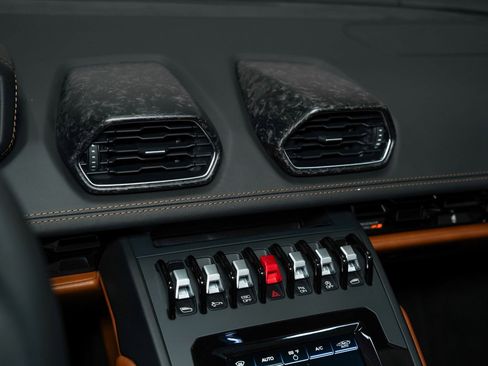 Used 2021 Lamborghini Huracan EVO image 42