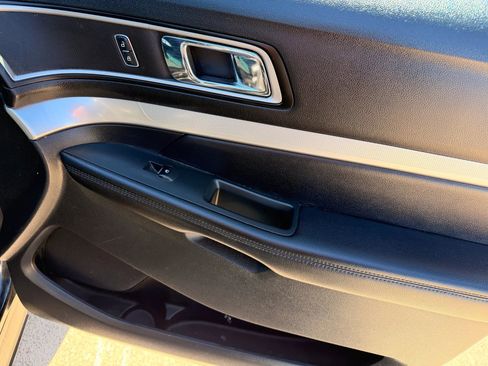 Used 2016 Ford Explorer XLT w/ Equipment Group 202A image 23