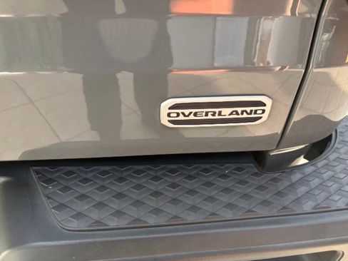 Used 2021 Jeep Gladiator Overland w/ Popular Equipment Package image 8