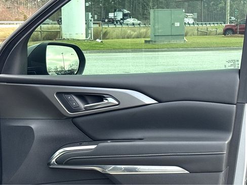 Used 2024 Chevrolet Traverse LS image 14