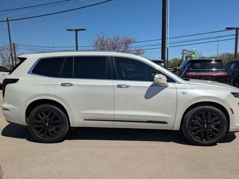Used 2021 Cadillac XT6 Premium Luxury w/ LPO, ONYX Package image 2