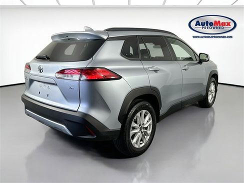 Used 2024 Toyota Corolla Cross LE image 2