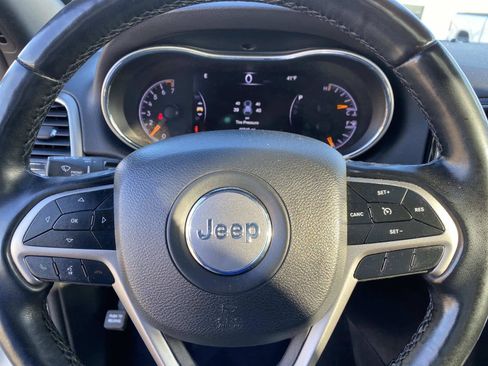 Certified 2021 Jeep Grand Cherokee Laredo X image 16