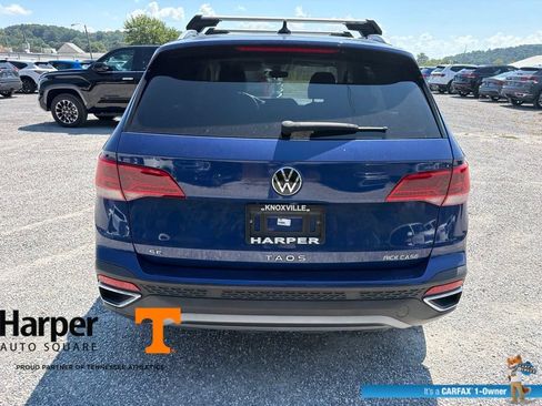 Used 2023 Volkswagen Taos SE w/ Panoramic Sunroof Package FWD image 4