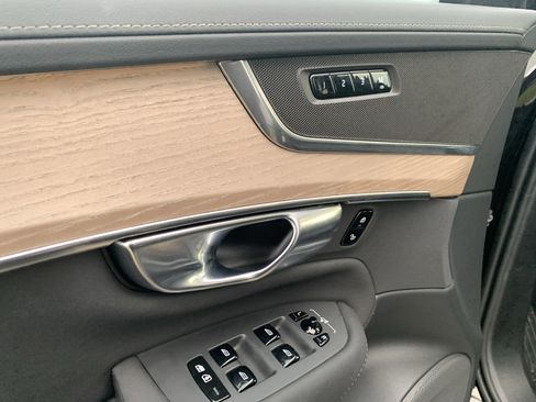 Used 2025 Volvo XC90 B5 Plus image 15