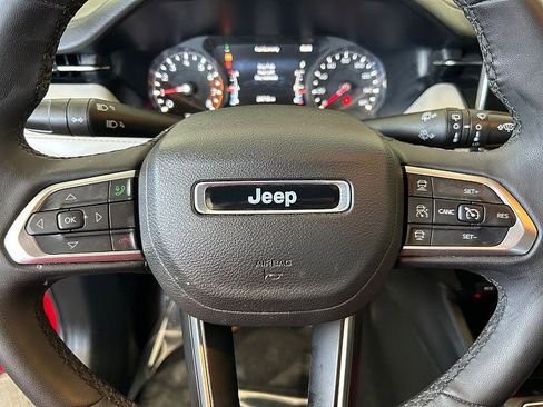 Used 2025 Jeep Compass Limited image 32