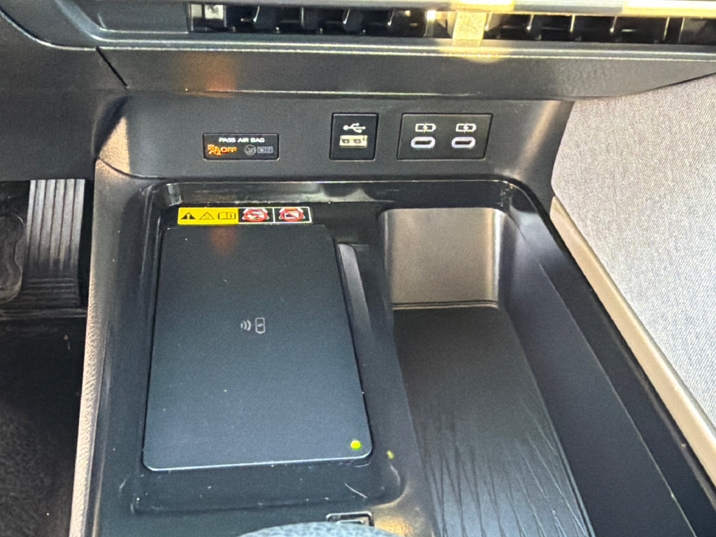Used 2025 Toyota Camry LE FWD image 29