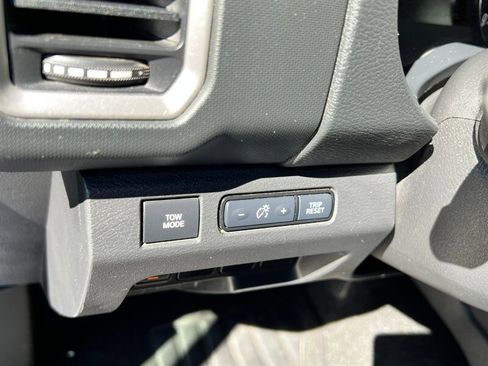 Used 2022 Nissan Frontier SV w/ Graphics Package image 21