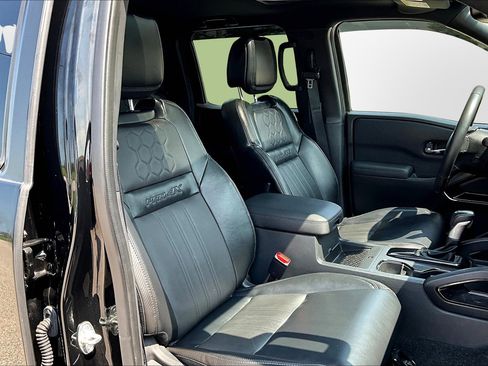 Used 2022 Nissan Frontier PRO-4X image 7
