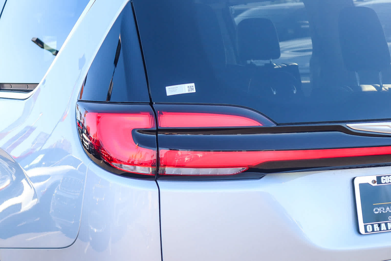 Used 2024 Chrysler Pacifica Touring-L FWD image 7