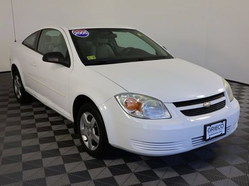 Used 2005 Chevrolet Cobalt Coupe FWD image 1