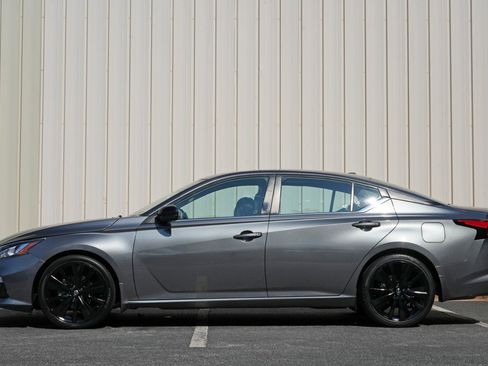 Used 2022 Nissan Altima 2.5 SR w/ Midnight Edition Package FWD image 8