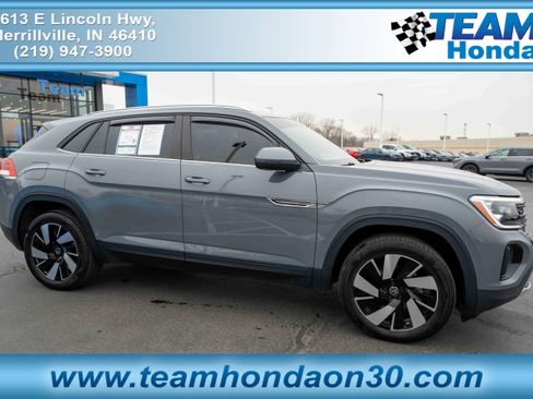 Used 2024 Volkswagen Atlas Cross Sport SE image 1