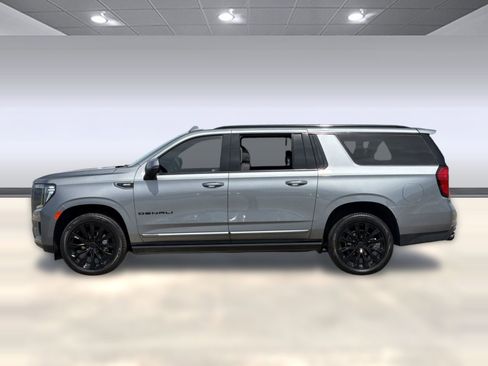 Used 2022 GMC Yukon XL Denali image 2