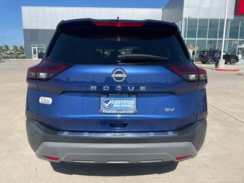 Used 2022 Nissan Rogue SV image 4