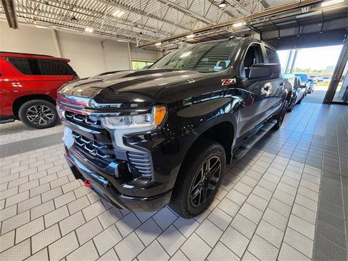 Used 2024 Chevrolet Silverado 1500 LT Trail Boss w/ Convenience Package II AWD/4WD image 3