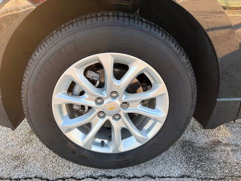 Used 2019 Chevrolet Equinox LT w/ Driver Convenience Package image 10