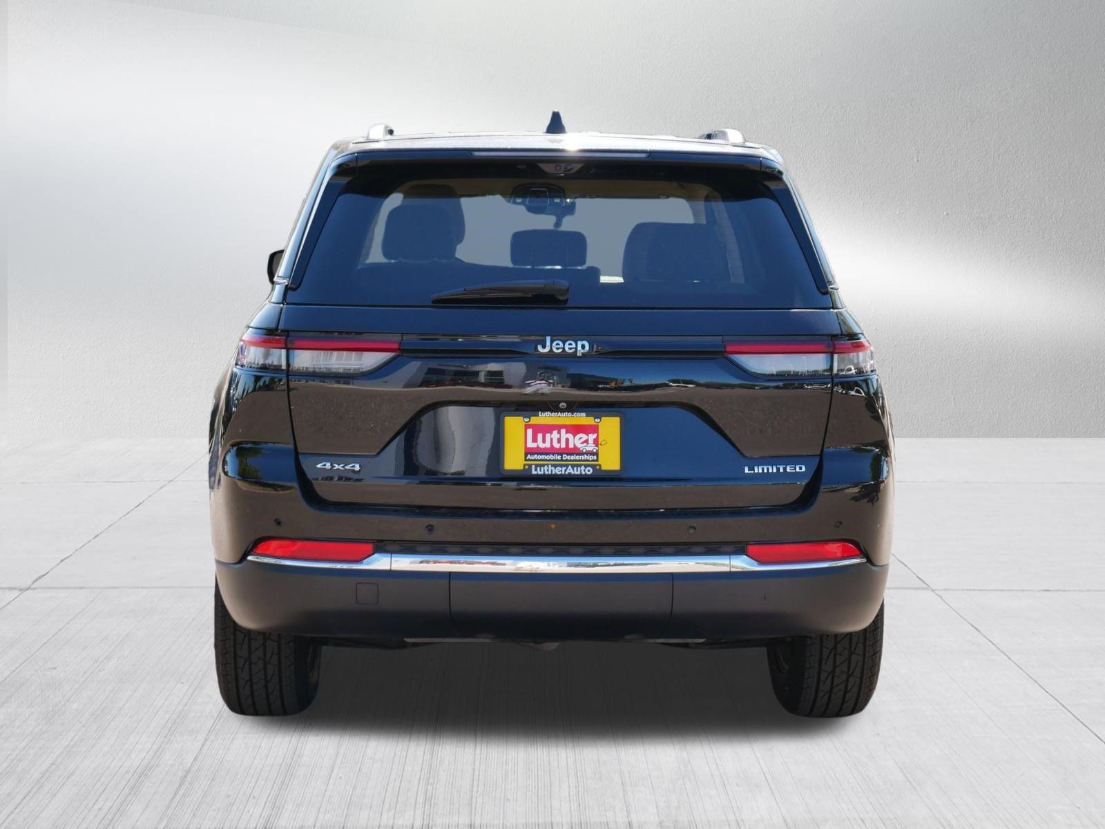 Used 2022 Jeep Grand Cherokee Limited w/ Luxury Tech Group II AWD/4WD image 6